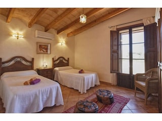 Cottage Búger Features 29