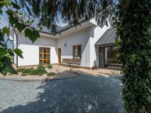 Villa in Kladruby nad Labem - Hermanuv Mestec - image1