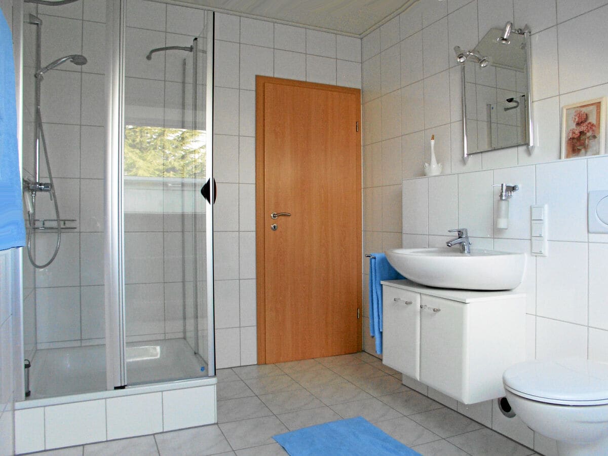 Badezimmer mit Dusche