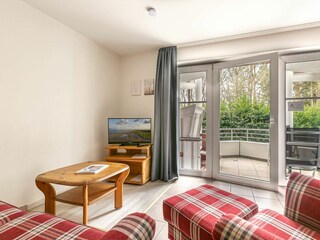 Wohnzimmer mit Südbalkon