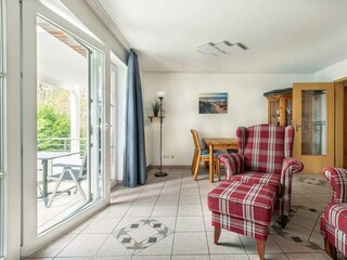 Wohnzimmer mit Südbalkon