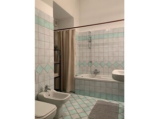 Emilia bathroom