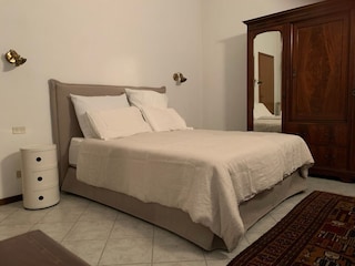 Emilia bedroom