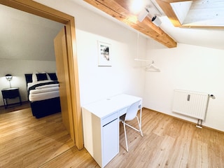 Ankleide mit Übergang zum Schlafzimmer 1