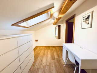 Ankleide mit Schreibtisch