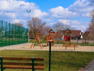 Spielplatz an der Sportanlage in Grzybowo