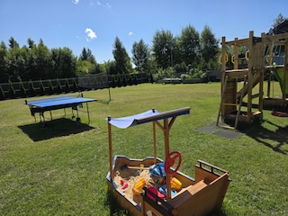Garten mit Spielplatz
