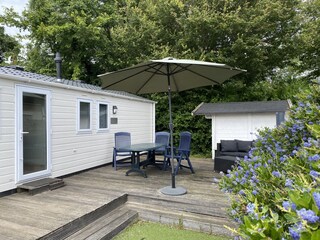 chalet met terras, tuin en schuur