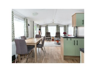 zonnige en royale leefruimte