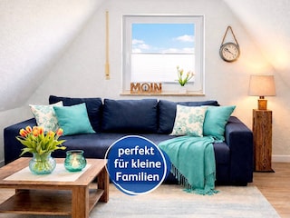 Der moderne Wohnbereich mit bequemer Schlafcouch