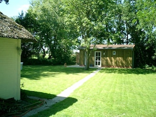 Hintergarten mit Saunahaus
