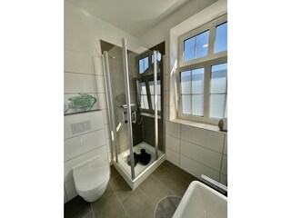Badezimmer mit Dusche