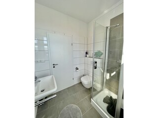 Badezimmer mit Dusche