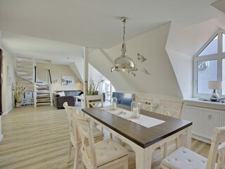 Essbereich mit Wohnzimmer