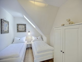 Schlafzimmer 2 mit 2 Einzelbetten
