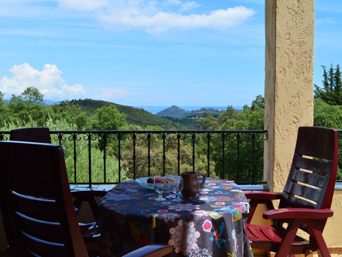 Terrasse mit Meerblick.