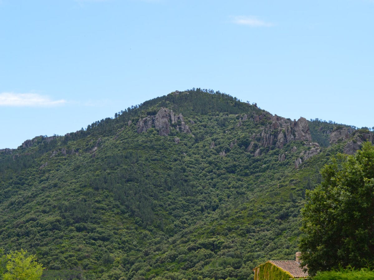 Berg am Ferienhaus.