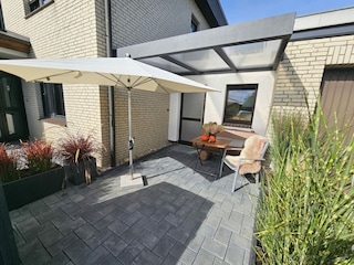 Eingang und Terrasse
