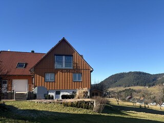 Hausansicht mit Ausblick