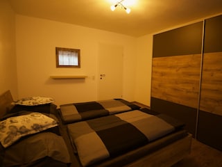Schlafzimmer 1