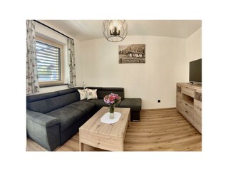 562D345A-7ADB-4CA9-B122-14765FD2520E_1_105_c