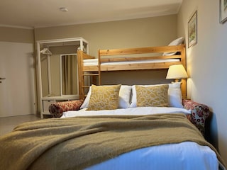 Wohn- und Schlafzimmer