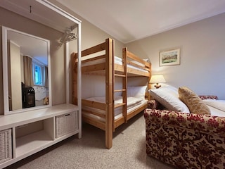 Wohn- und Schlafzimmer