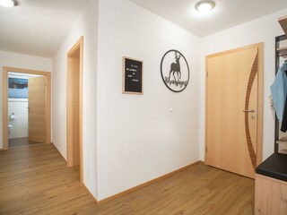 Firm21_FewoSchw.573-min