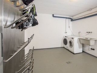 Firm21_FewoSchw.641-min