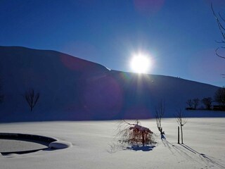 Blick auf den Wiesinger Bühel bei Sonnenuntergang