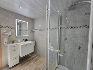 Badezimmer Föhn Spiegel Fußbodenheizung