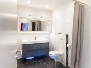 Badezimmer 1