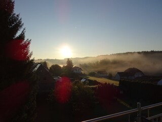 Jetzt ein Cafe bei Sonnenaufgang