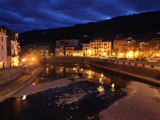 Das Dorf Dolceaqua bei Nacht