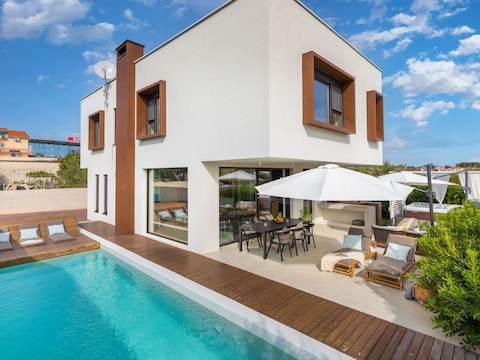 Villa Adora