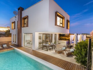 Villa Adora in der Nacht