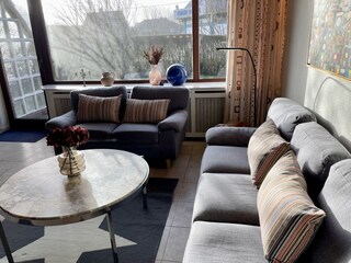 Wohn- und Essbereich mit Zugang zur Terrasse