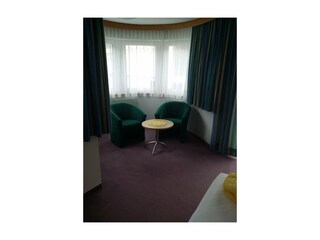 Doppel-/Dreibettzimmer (b)