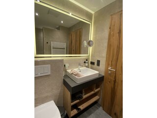 974E300B-32B4-403F-8A2C-3E5051D30C70