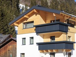 FFD5AFC1-90F2-4C24-837D-936996E7F800