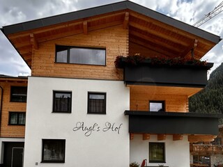 61F06CA8-142F-462E-9787-C64047B1DA67