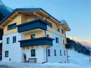 51C9D1E4-0AFF-4424-AC13-A7943809A0D5