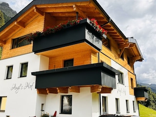 C4FAF2EC-272F-4B31-BB11-2F386EF62D80