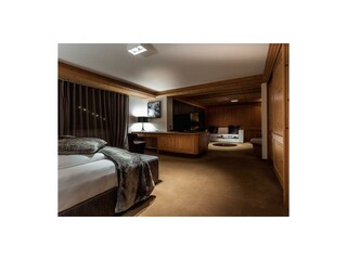 doppelzimmer-wohnbereich-modern