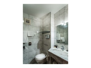 badezimmer-modern-stilvoll b