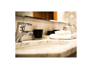 badezimmer-modern-ausstattung