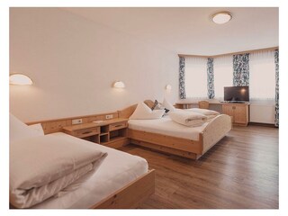 201-Dreibettzimmer DeLuxe (7)