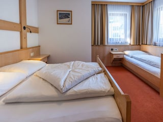 15 - Apart Laver - Cholatse Dreibettzimmer (1)