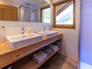 30 - Apart Laver - Cholatse Dusche (1)