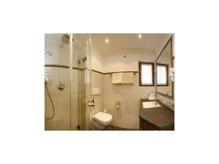 Dreibettzimmer Nr. 17 Bad